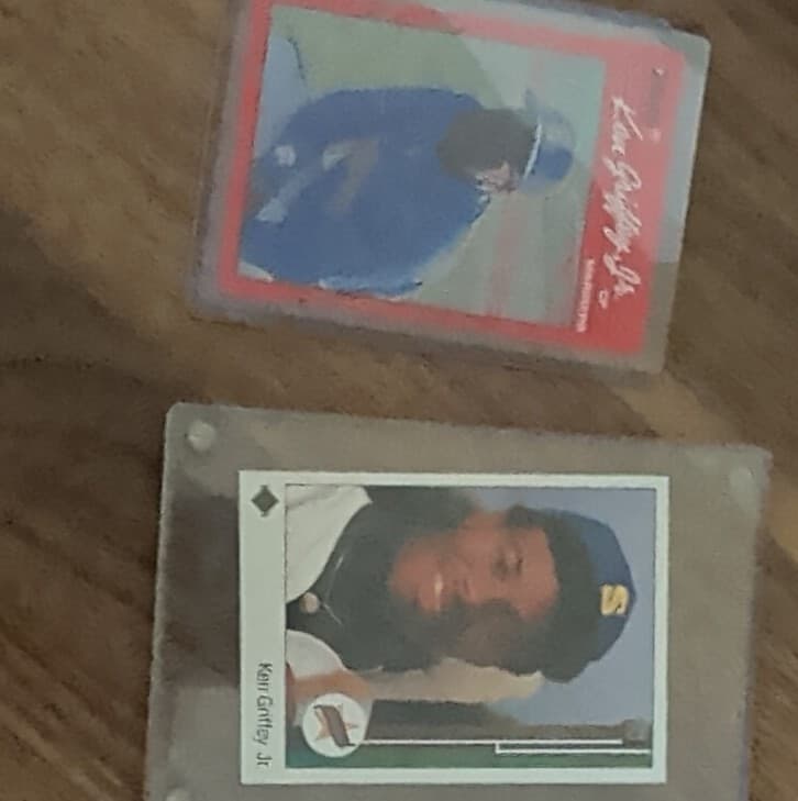 Topps Ken Griffey Jr. 1989 MLB Seattle Mariners 2 Vintage Baseball Cards Lot