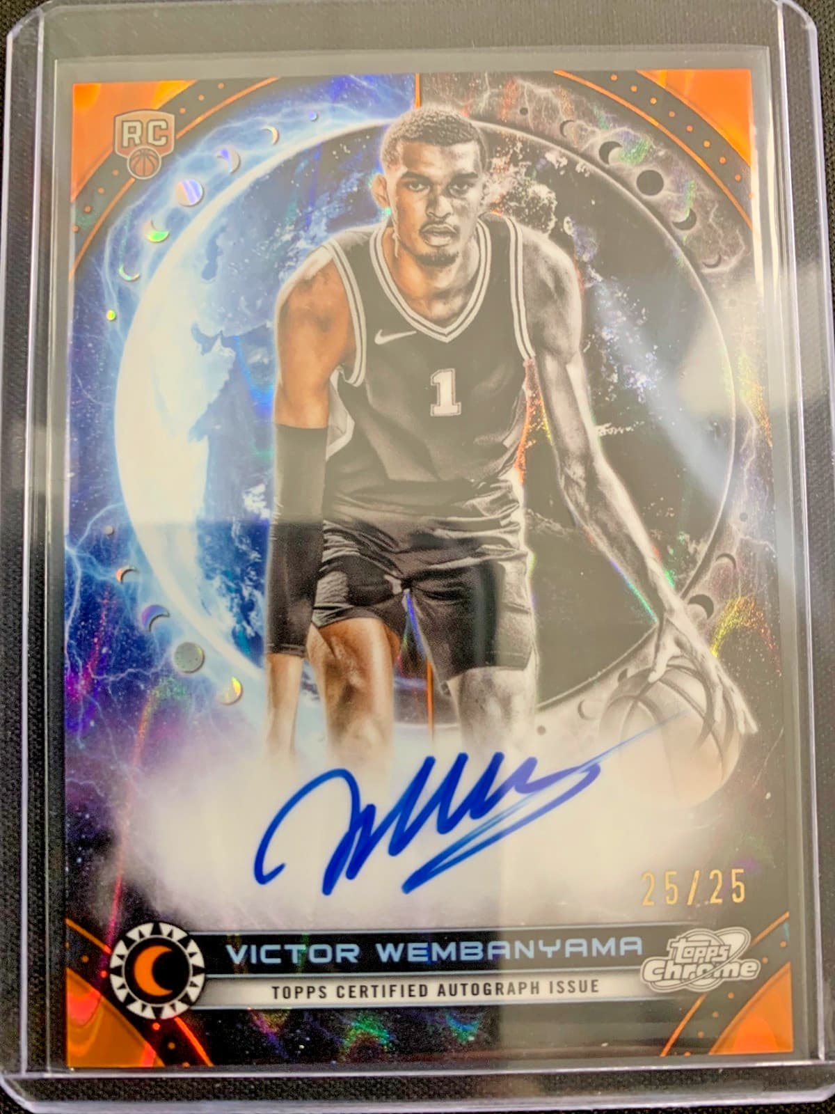 2023-24 Cosmic Chrome Wembanyama Equinox Autograph Orange Galactic 25/25 Bookend