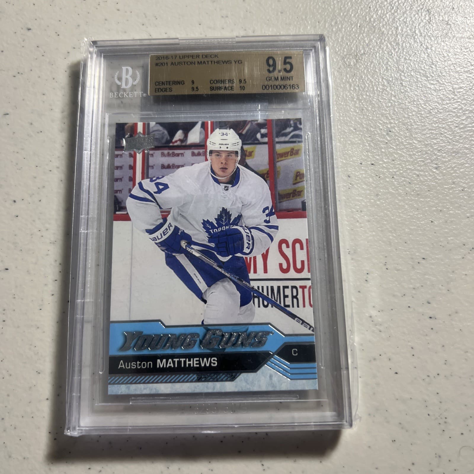 2016-17 Upper Deck - Young Guns Auston Matthews #201 (RC) BGS 9.5