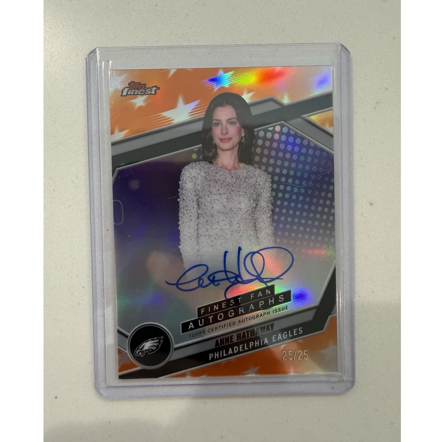 Topps Finest Fan Autographs Anne Hathaway Eagles FAN-AH 25/25 Autograph (2025)