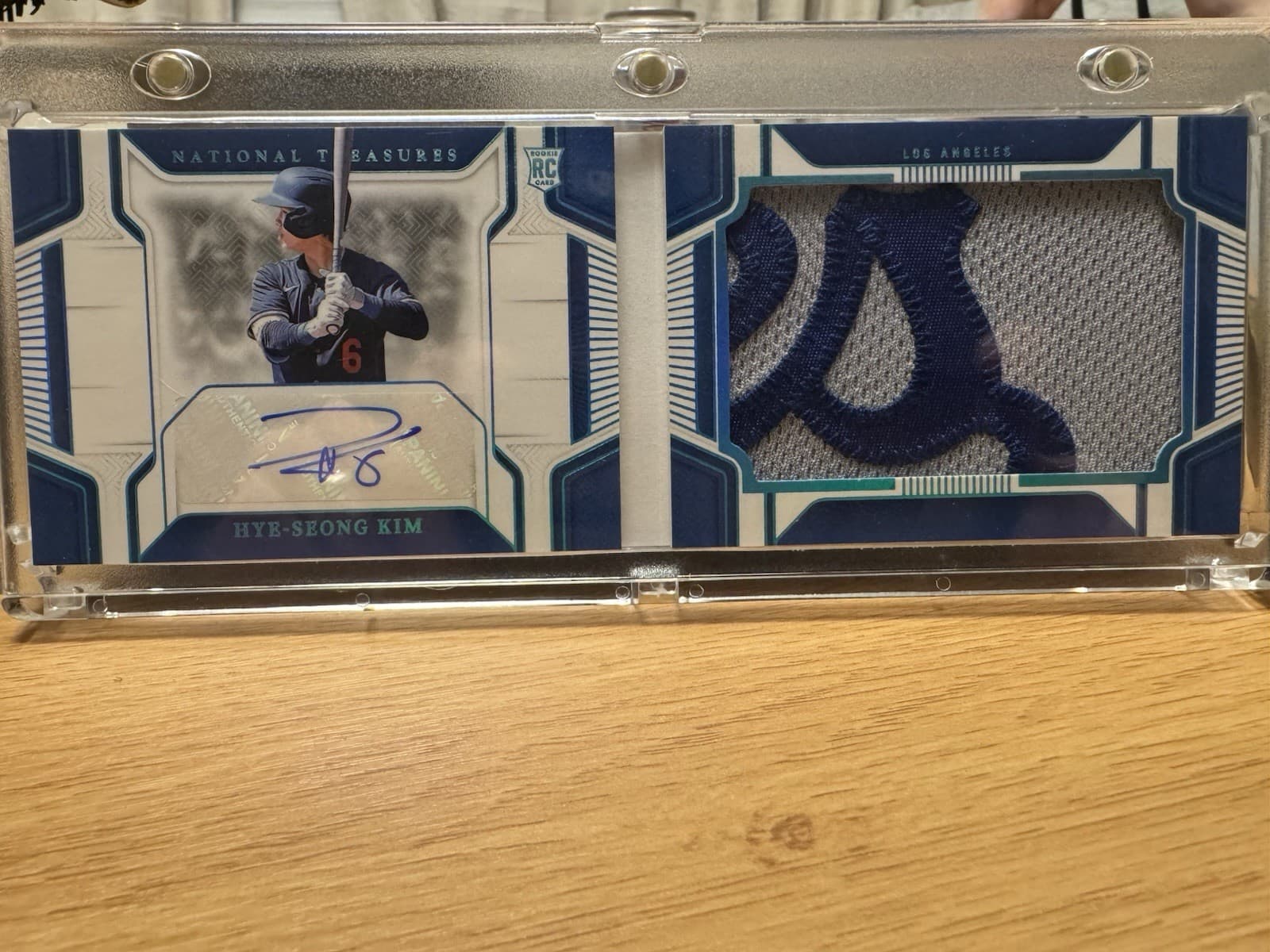 2025 Panini National Treasures Hye-Seong Kim 1/1 Jumbo Auto Relic Booklet RC