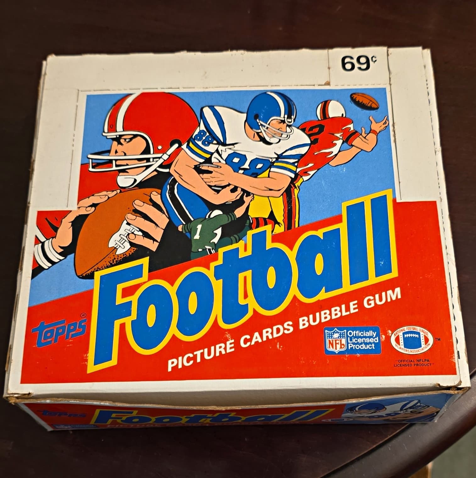 Vintage 1986 Topps Football Cello Box - 24 Unopened Packs!