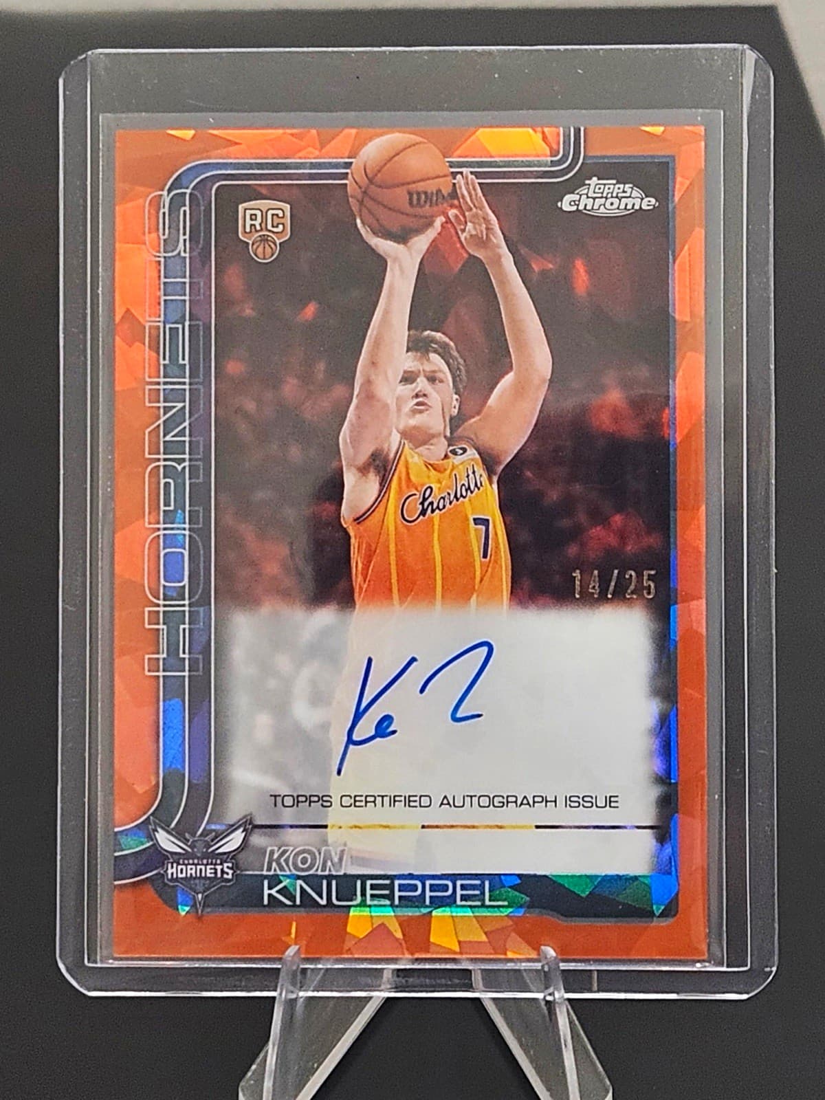 Topps 26 Chrome Update Sapphire Kon Knueppel RC Auto Hornets TCA-KK 14/25