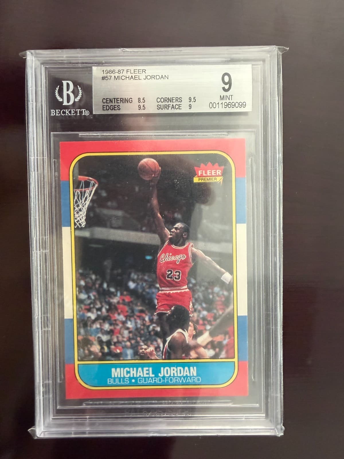 1986-87 Fleer - Michael Jordan #57 (RC) Graded 9