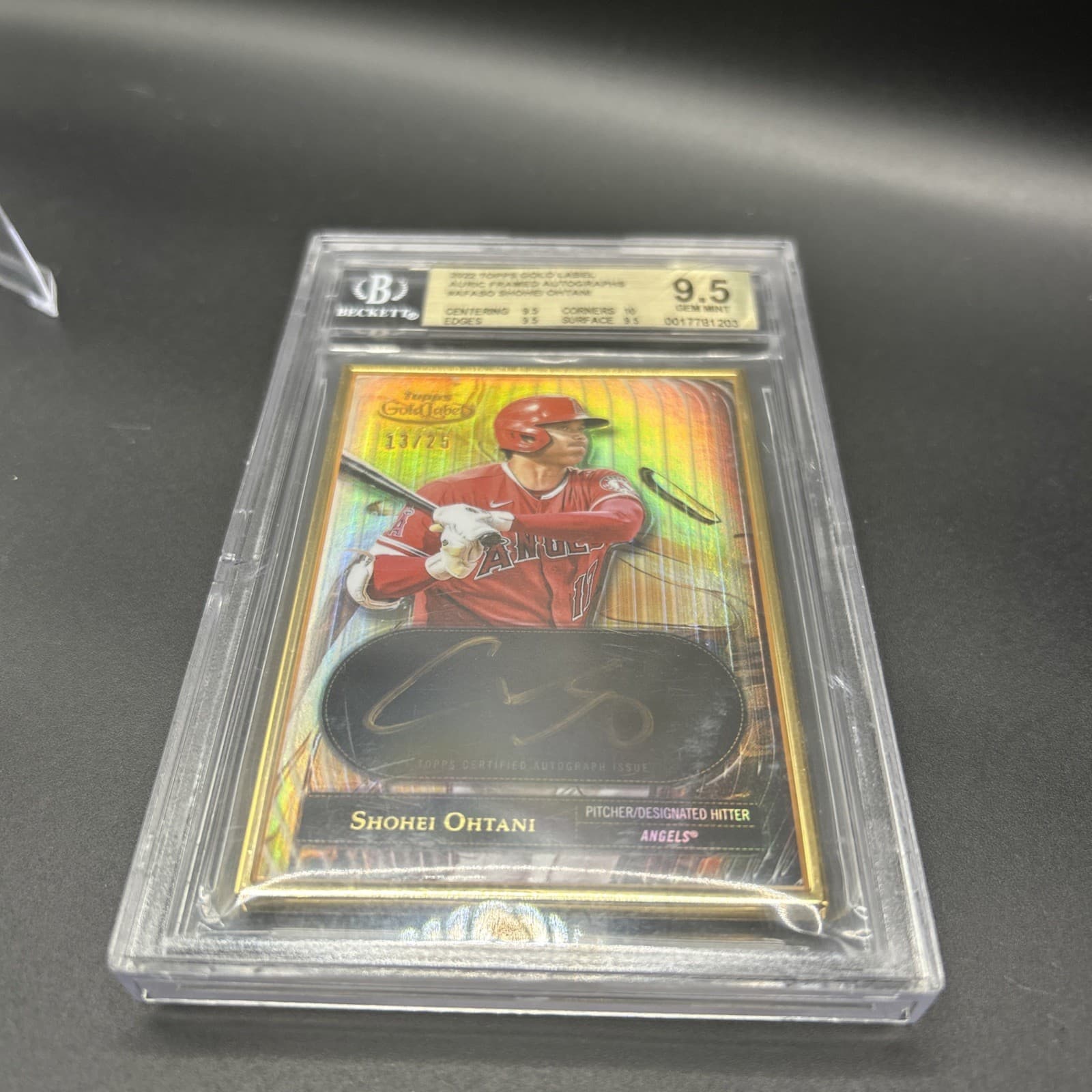 2022 Topps Gold Label - Framed Autographs Shohei Ohtani #FA-SO 13/25