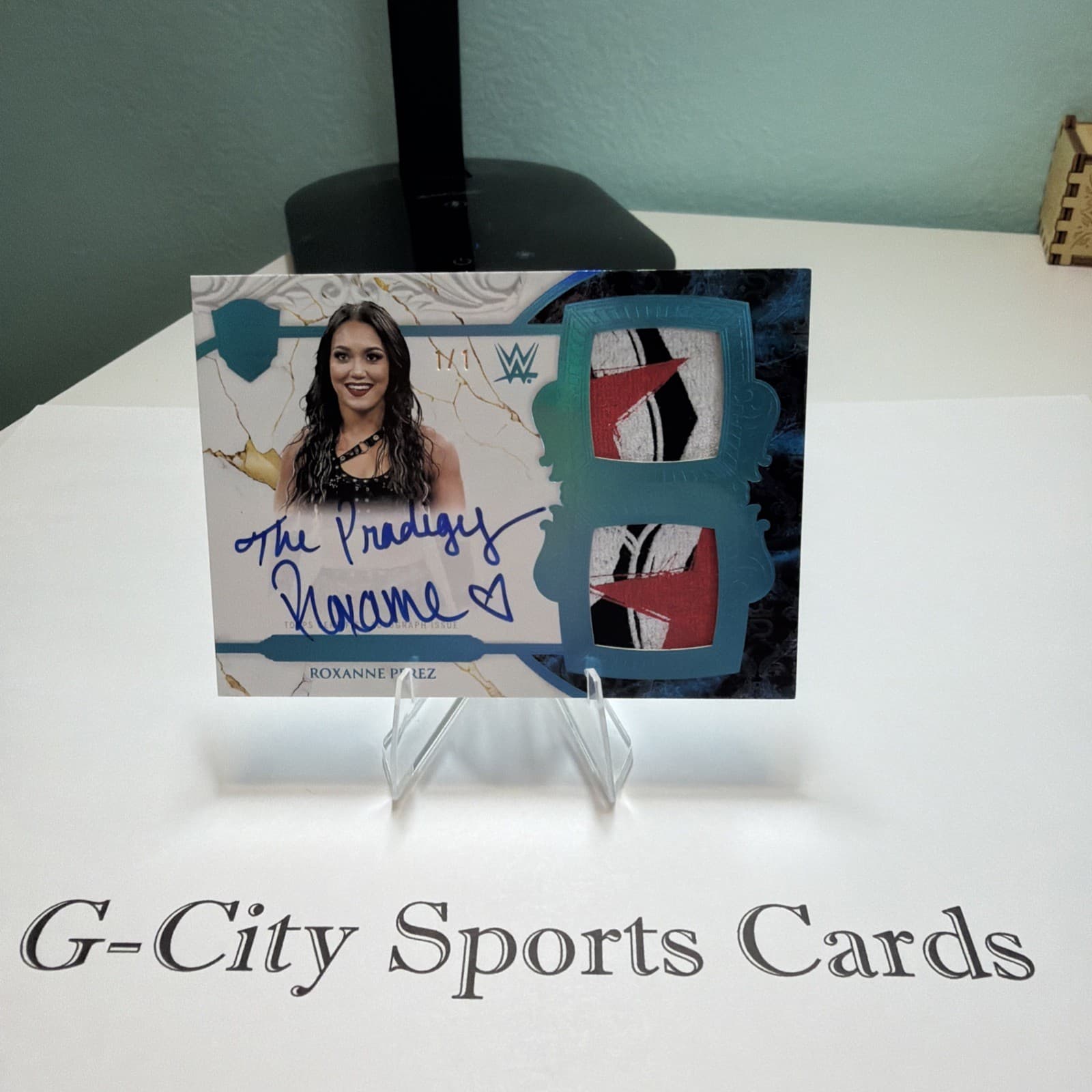 2025 Topps Royalty WWE Roxanne Perez 1/1 Relic Signature Card